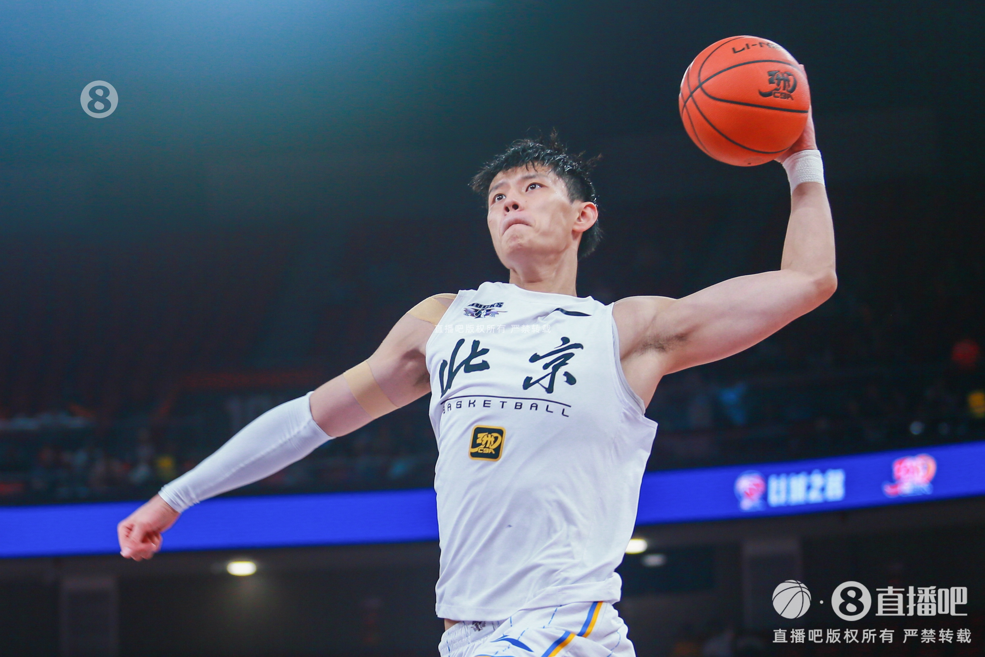 探长：MVP对曾凡博来说还有距离 但他这赛季的表现足以入选一阵了